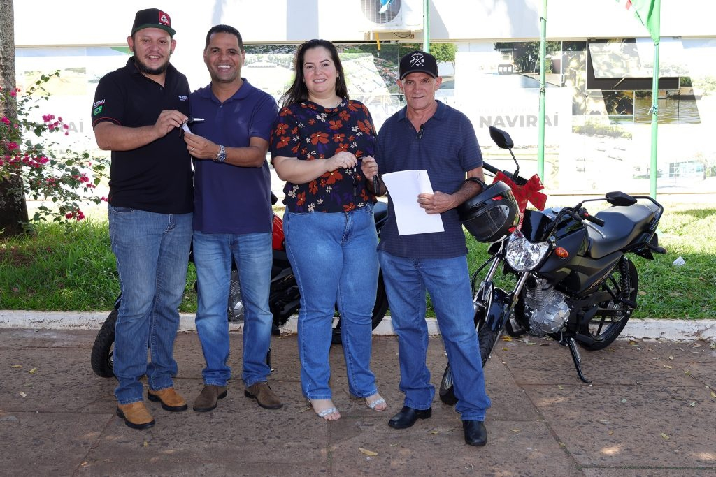 Campanha IPTU Premiado da Prefeitura de Naviraí entrega motos para